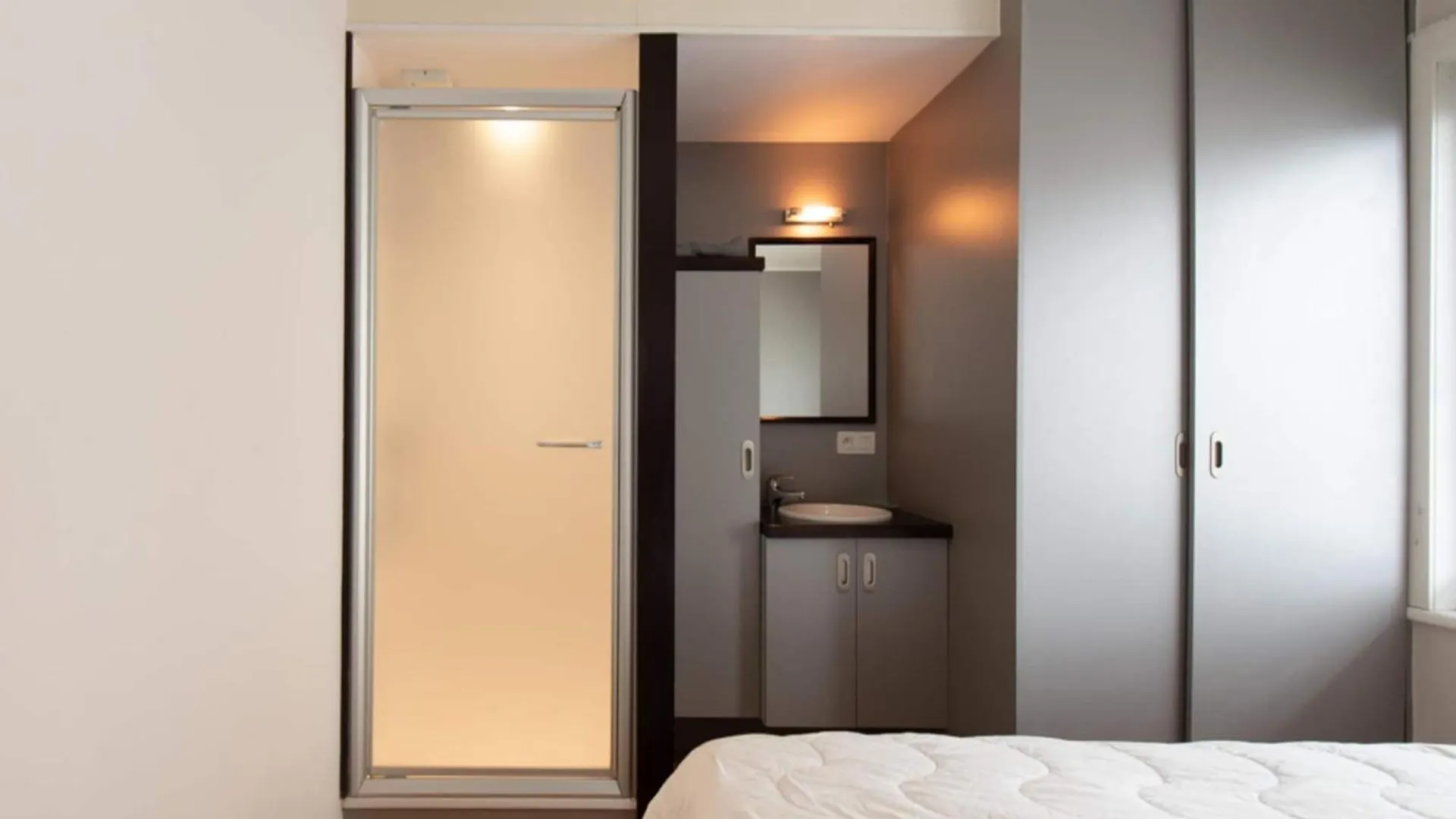 Beautiful Apartment With View 오스텐드